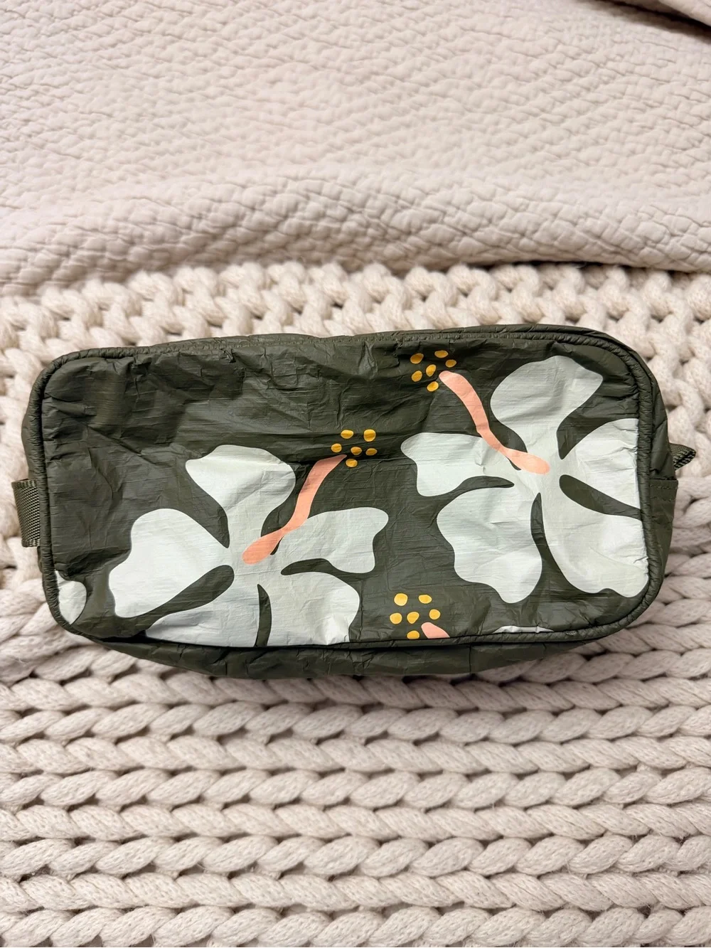 Aloha Collection Dopp kit Mo’orea sand dollar on olive
